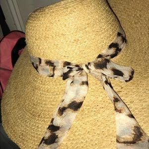 Straw sun hat, leopard print scarf